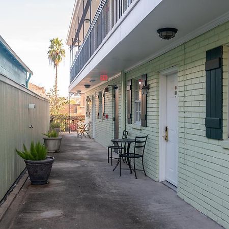 French Quarter Suites Hotel ニューオーリンズ エクステリア 写真