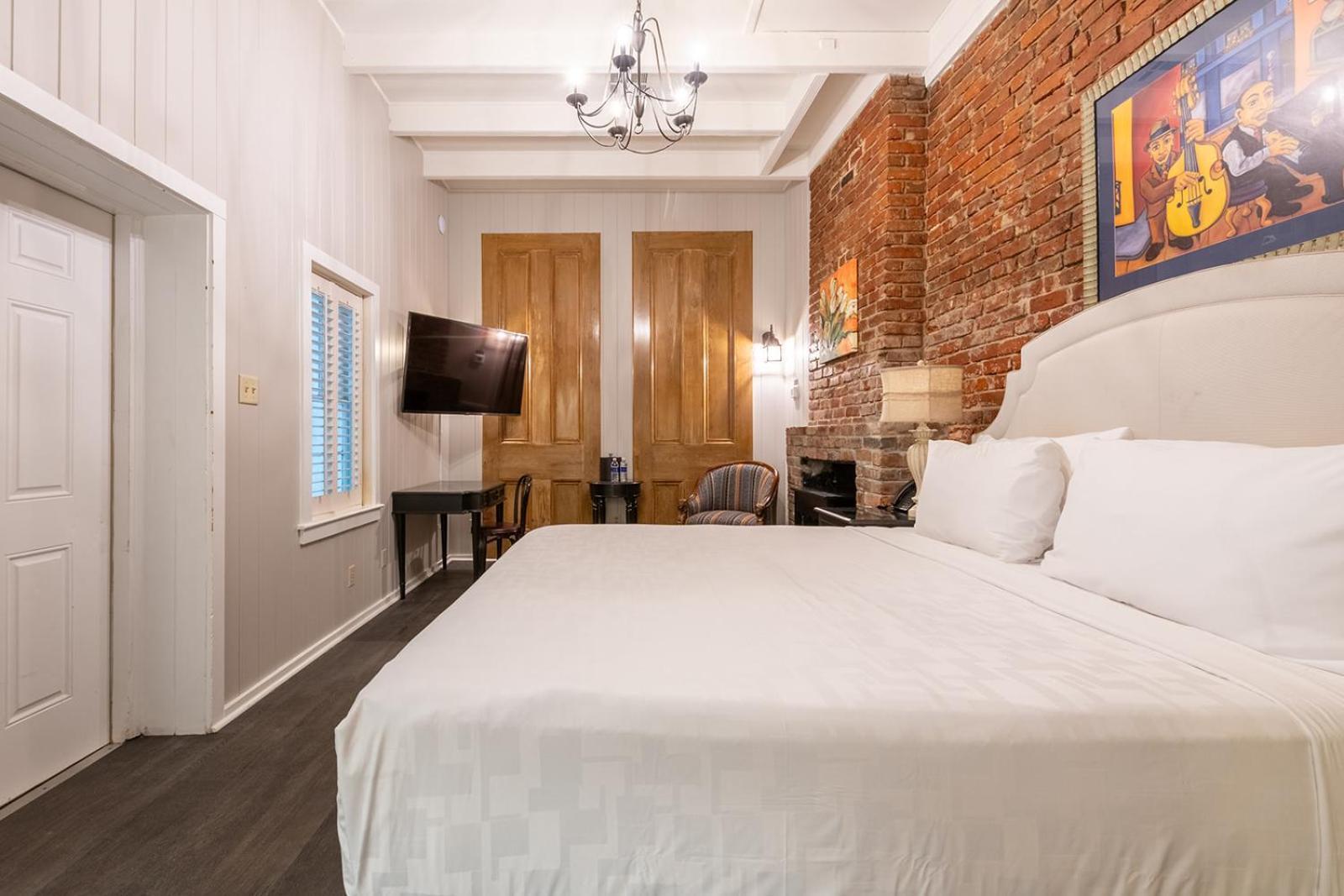 French Quarter Suites Hotel ニューオーリンズ エクステリア 写真