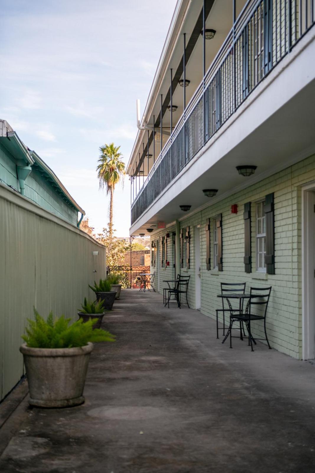 French Quarter Suites Hotel ニューオーリンズ エクステリア 写真