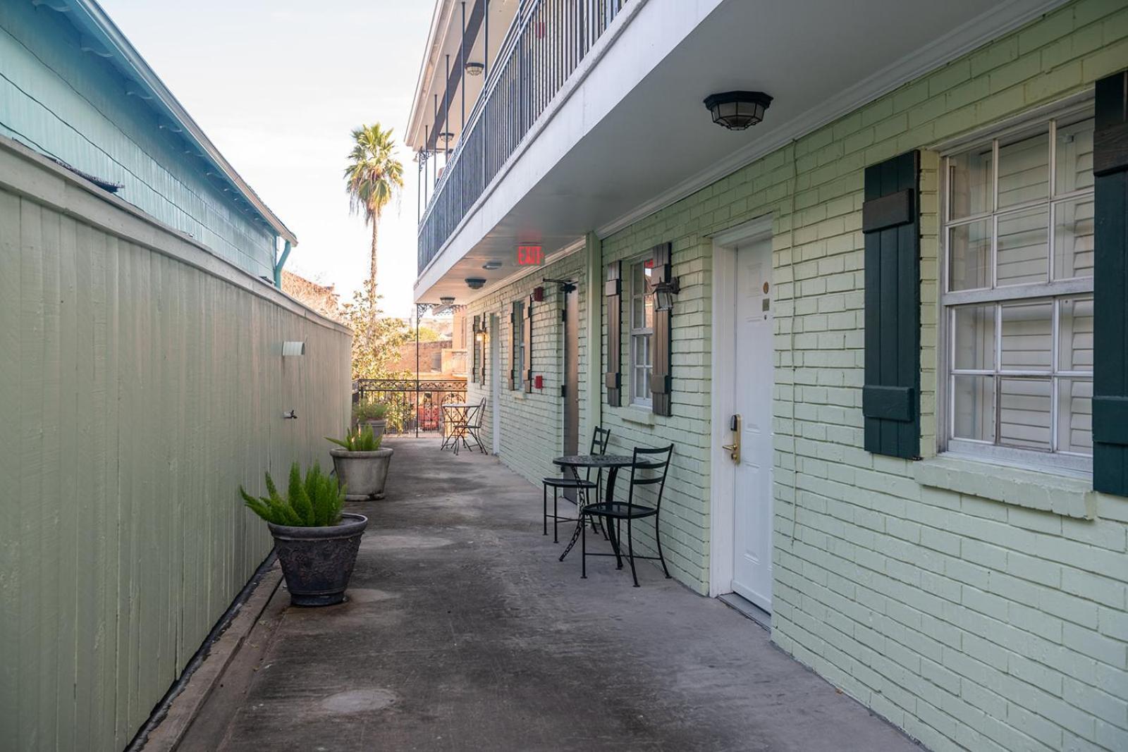 French Quarter Suites Hotel ニューオーリンズ エクステリア 写真