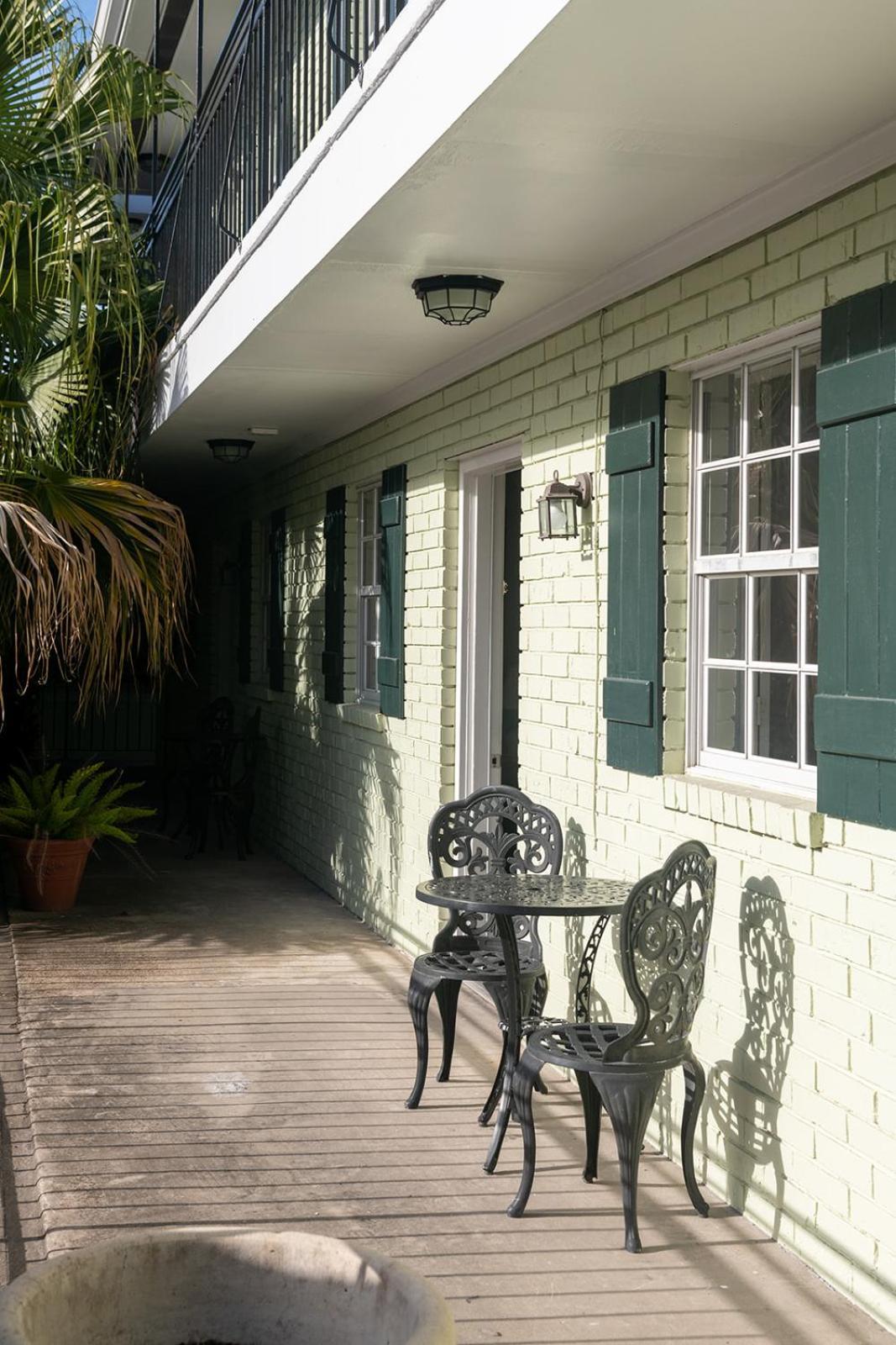French Quarter Suites Hotel ニューオーリンズ エクステリア 写真
