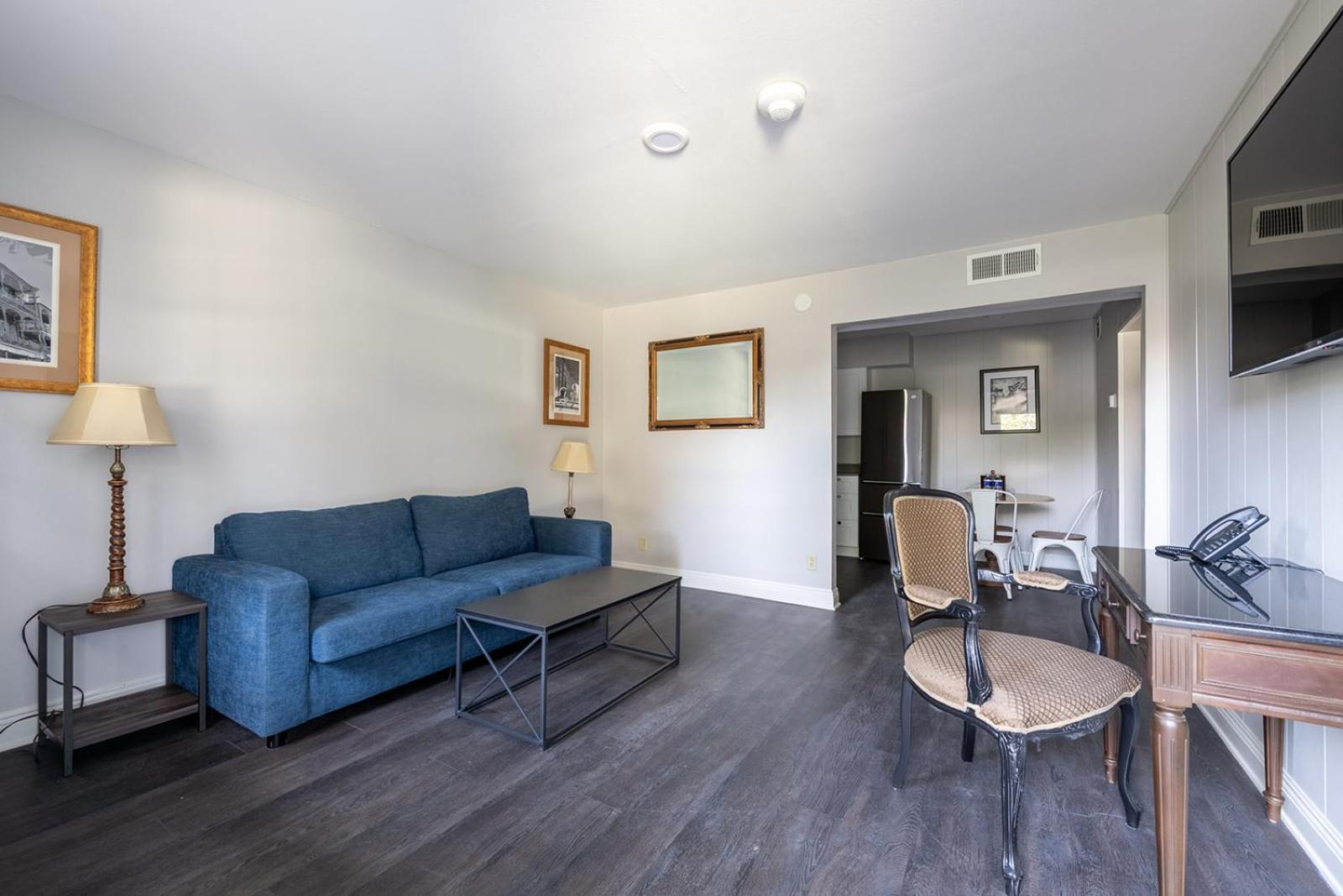 French Quarter Suites Hotel ニューオーリンズ エクステリア 写真