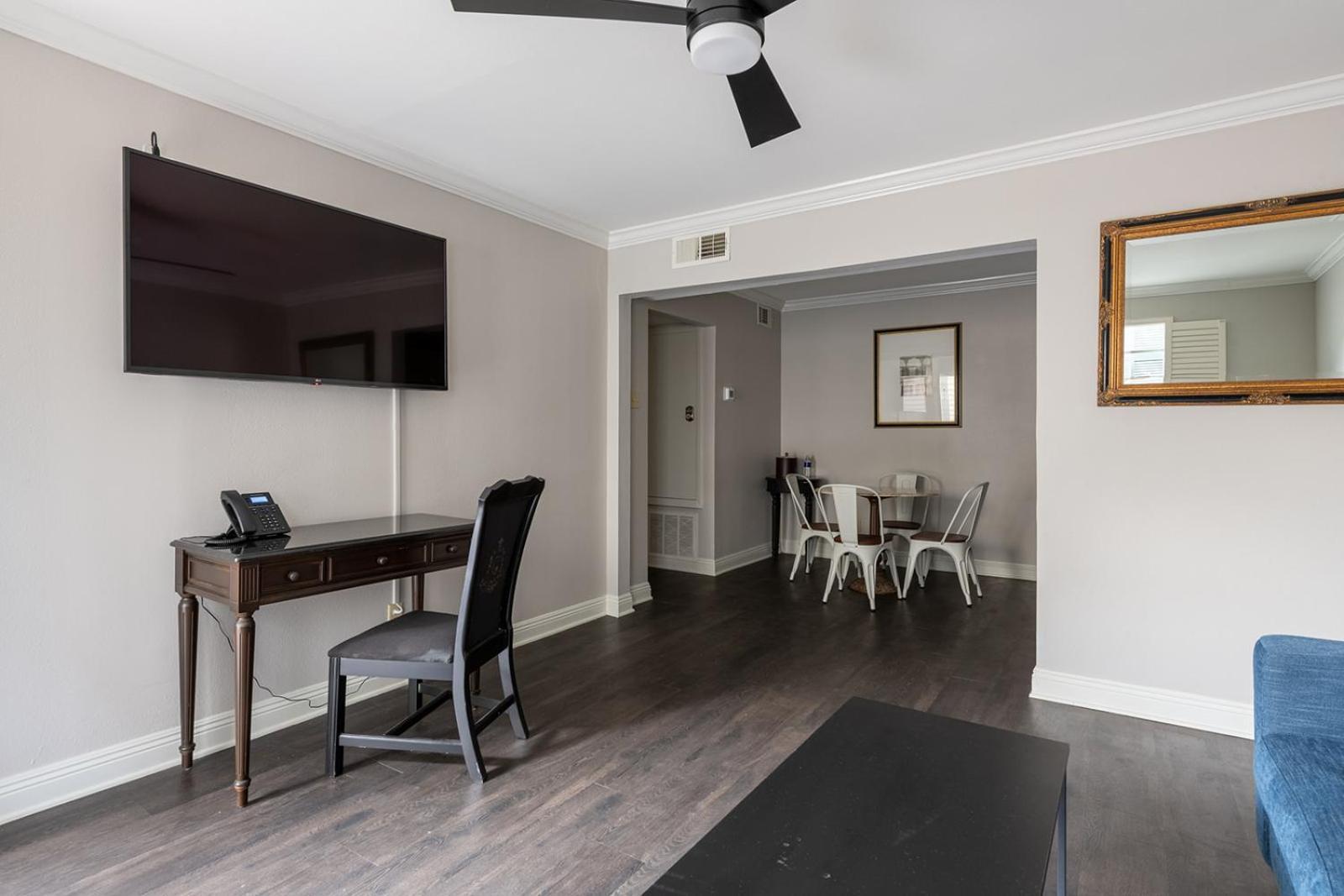 French Quarter Suites Hotel ニューオーリンズ エクステリア 写真