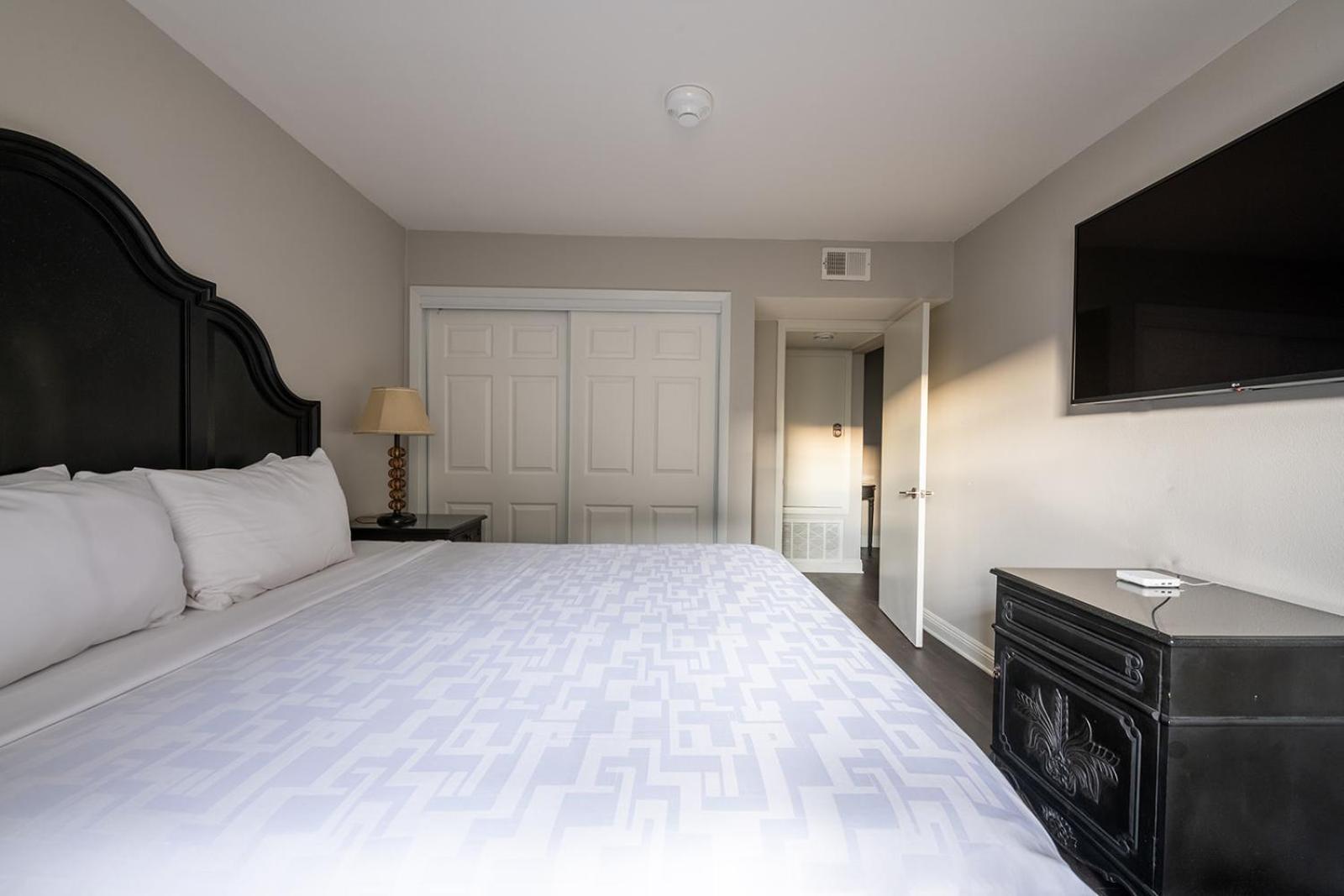 French Quarter Suites Hotel ニューオーリンズ エクステリア 写真