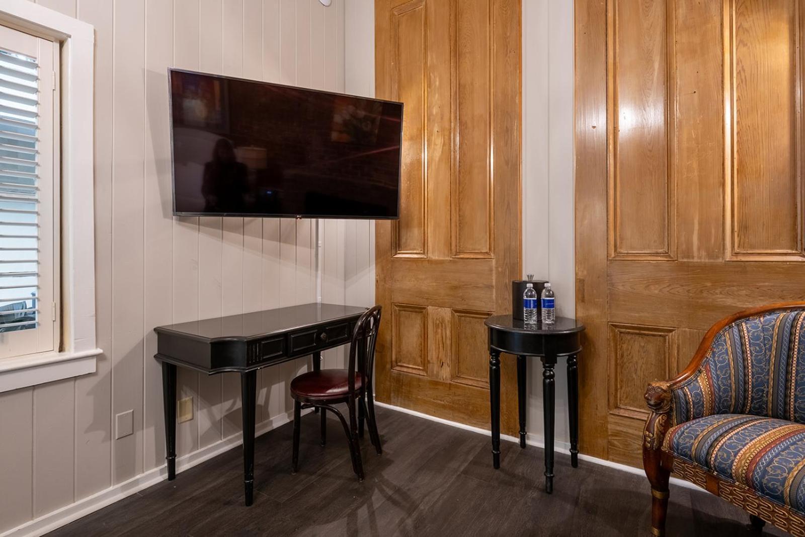 French Quarter Suites Hotel ニューオーリンズ エクステリア 写真