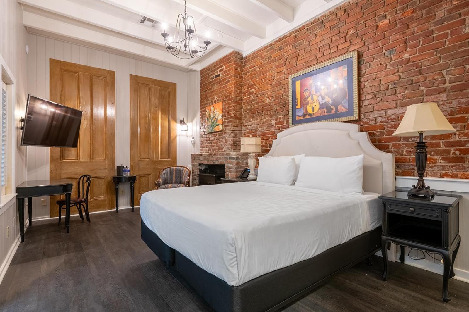 French Quarter Suites Hotel ニューオーリンズ エクステリア 写真