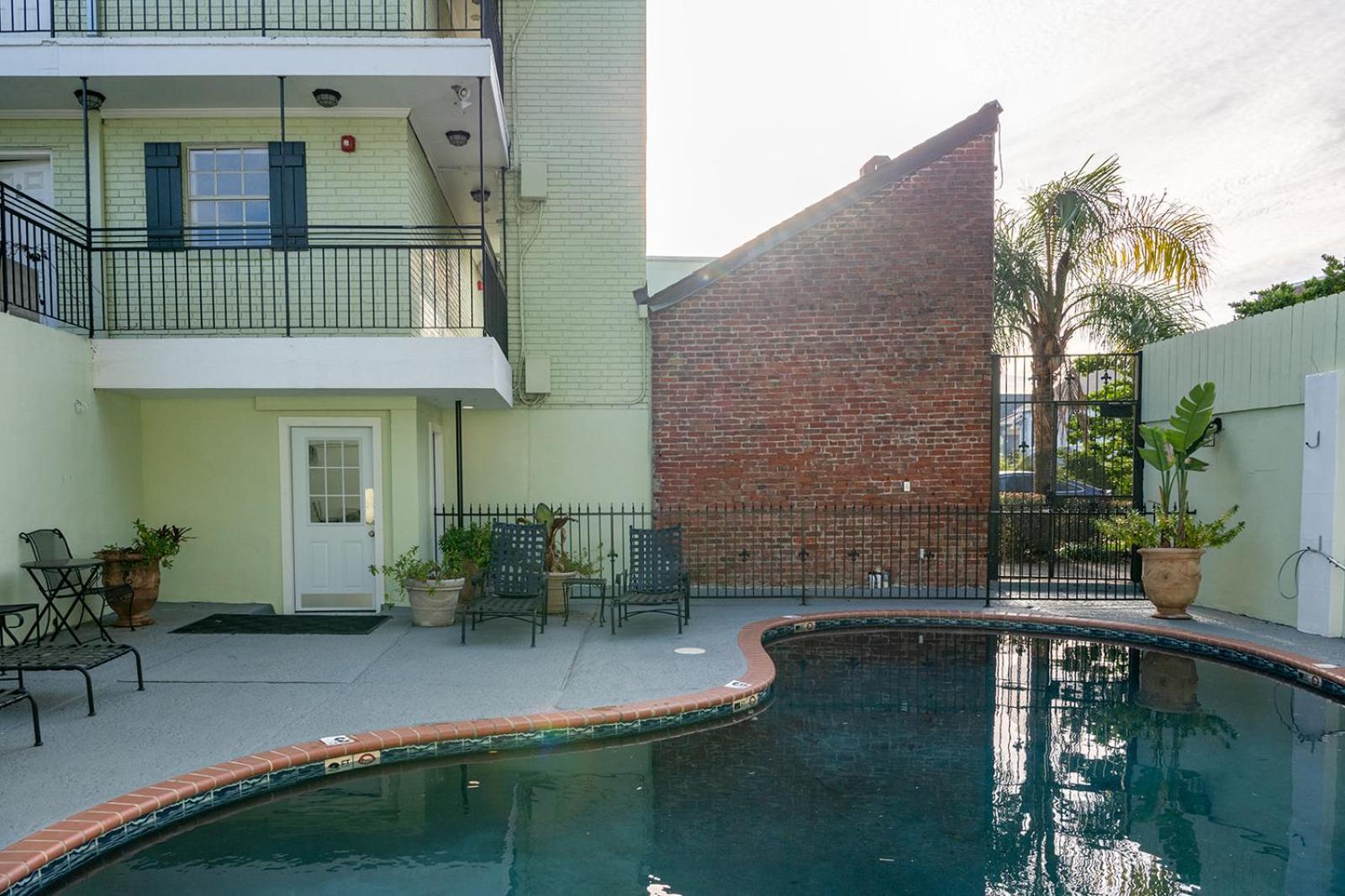 French Quarter Suites Hotel ニューオーリンズ エクステリア 写真