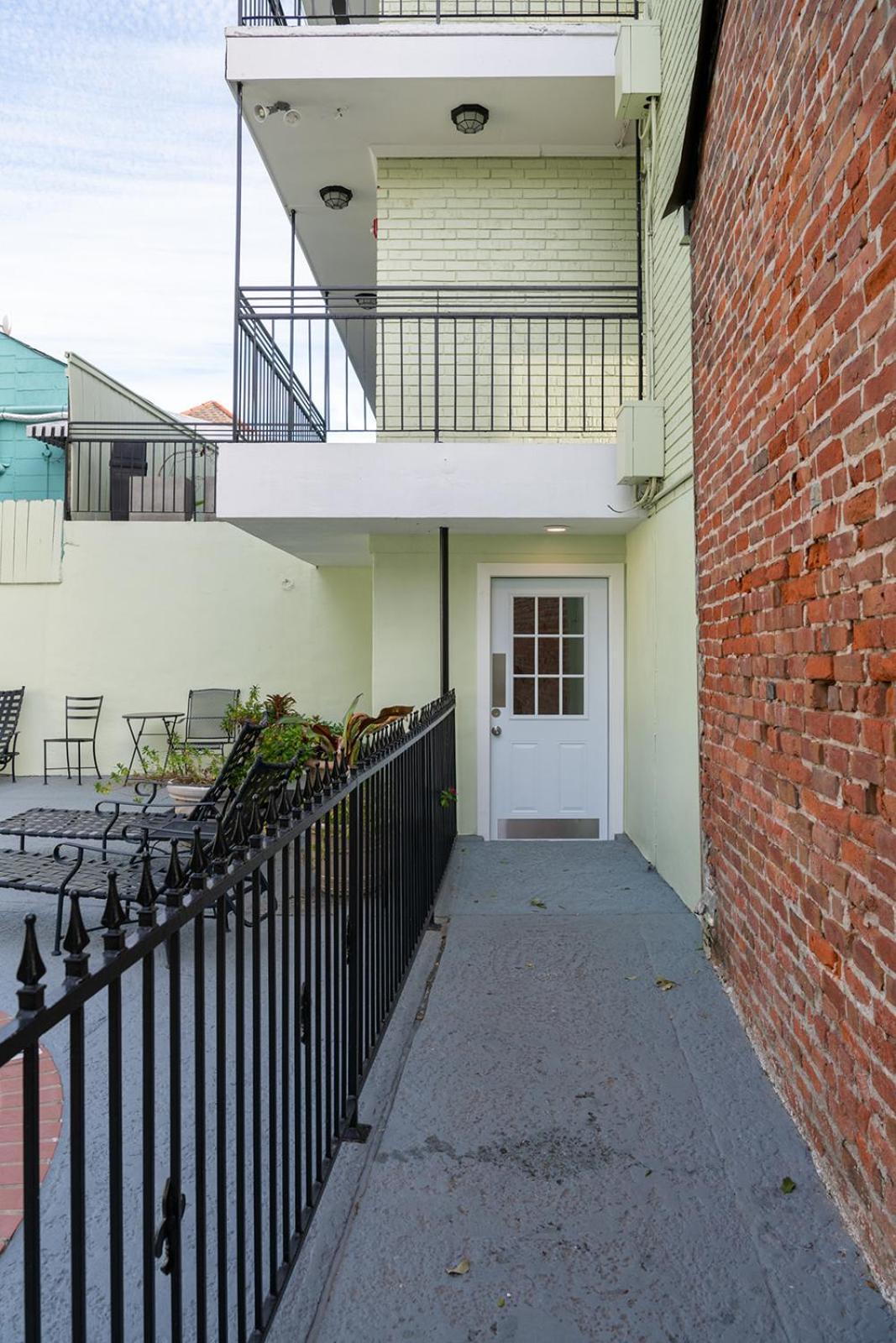 French Quarter Suites Hotel ニューオーリンズ エクステリア 写真