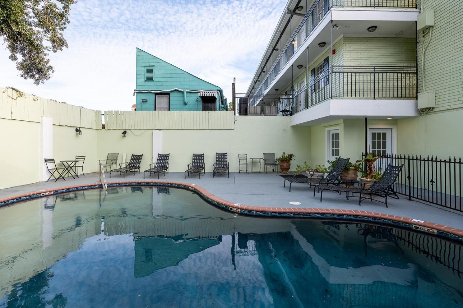 French Quarter Suites Hotel ニューオーリンズ エクステリア 写真