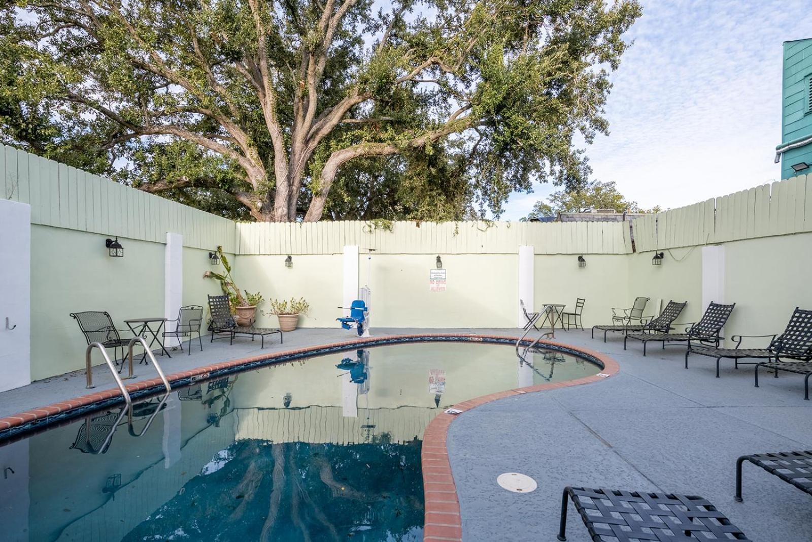 French Quarter Suites Hotel ニューオーリンズ エクステリア 写真