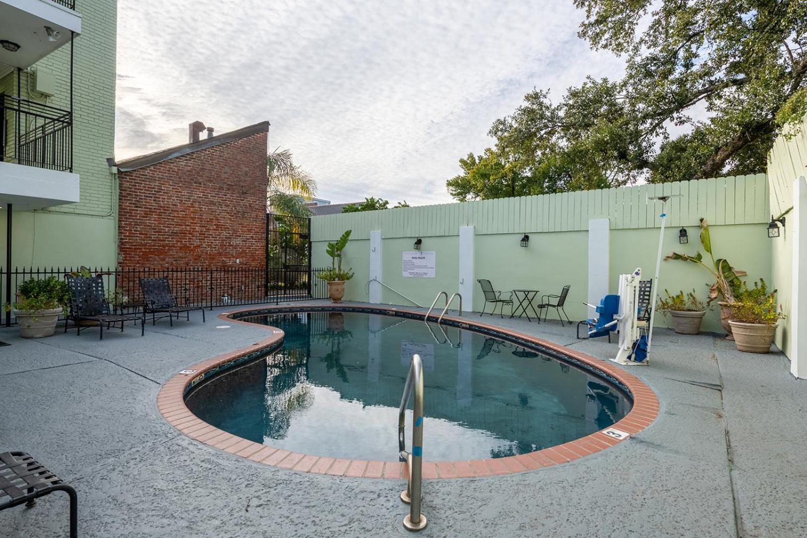 French Quarter Suites Hotel ニューオーリンズ エクステリア 写真