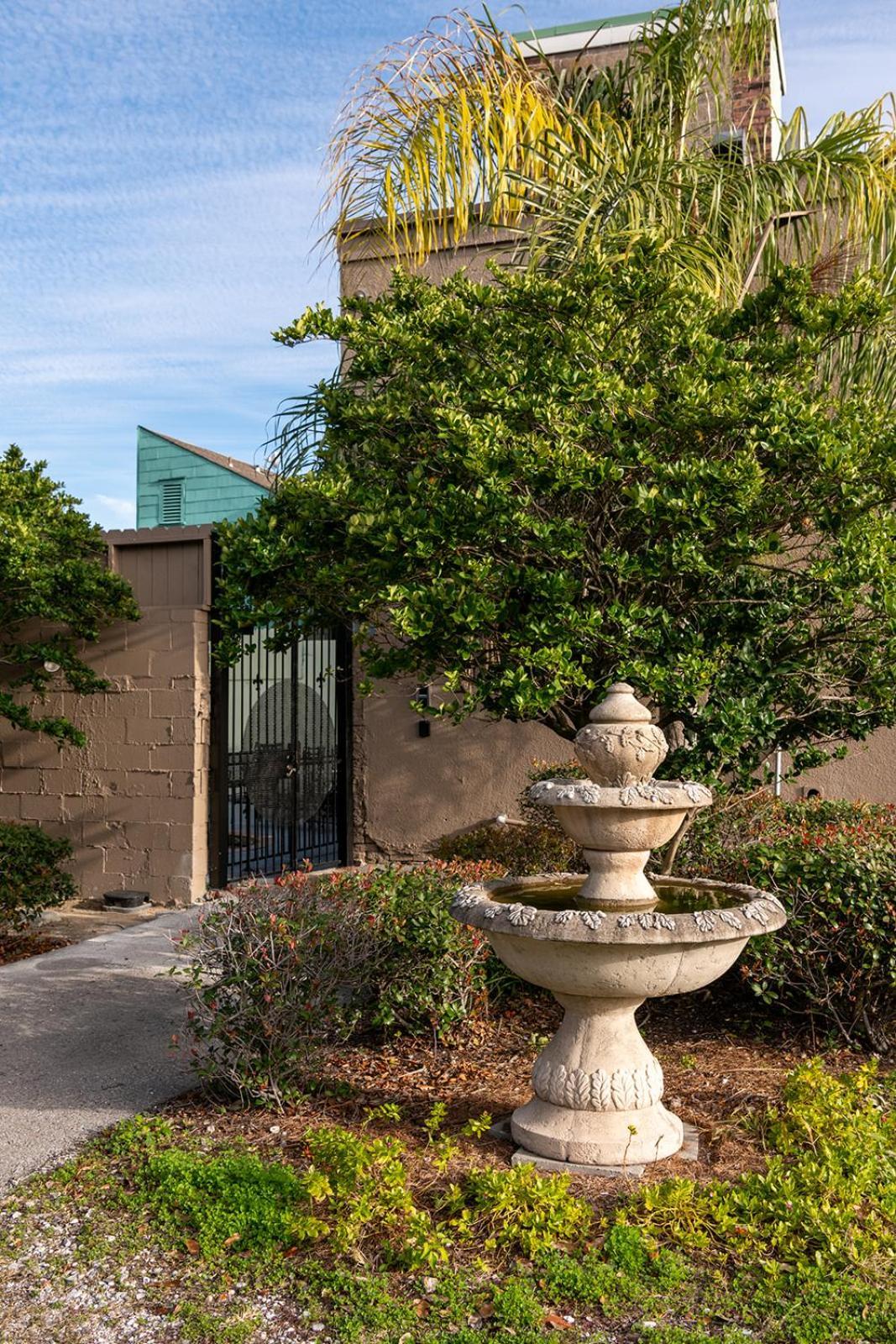 French Quarter Suites Hotel ニューオーリンズ エクステリア 写真