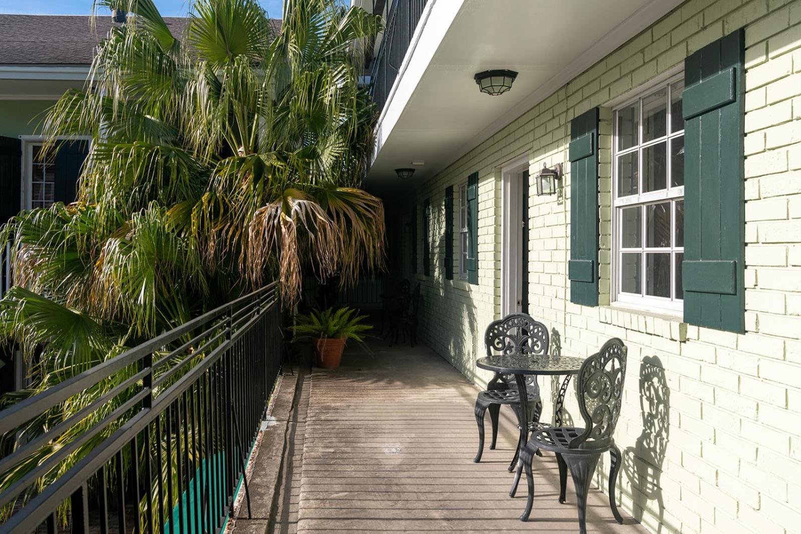 French Quarter Suites Hotel ニューオーリンズ エクステリア 写真